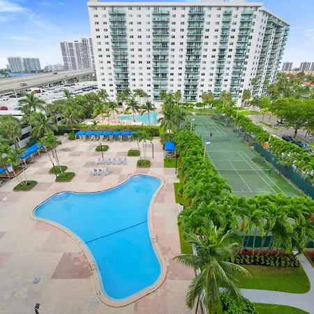Beautiful And Big Apartment By The Beach